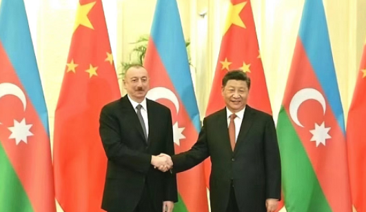 President Xi Jinping and Azerbaijani President Ilham Aliyev meet in Samarkand