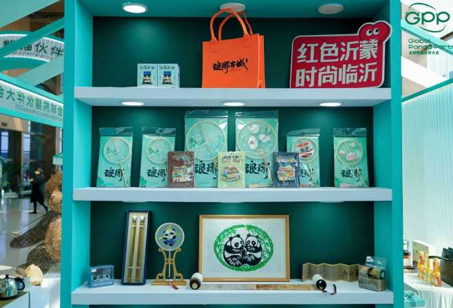 临沂非遗文创亮相2025全球熊猫伙伴大会 琅琊文化圈粉成都